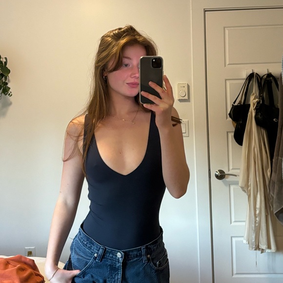 Babaton Contour Bodysuit - Picture 2 of 6